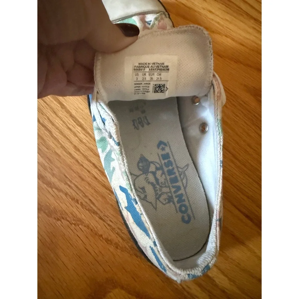 Converse Chuck Taylor All Star Shark Print Low Top Sneakers Kids Size 3 666891F